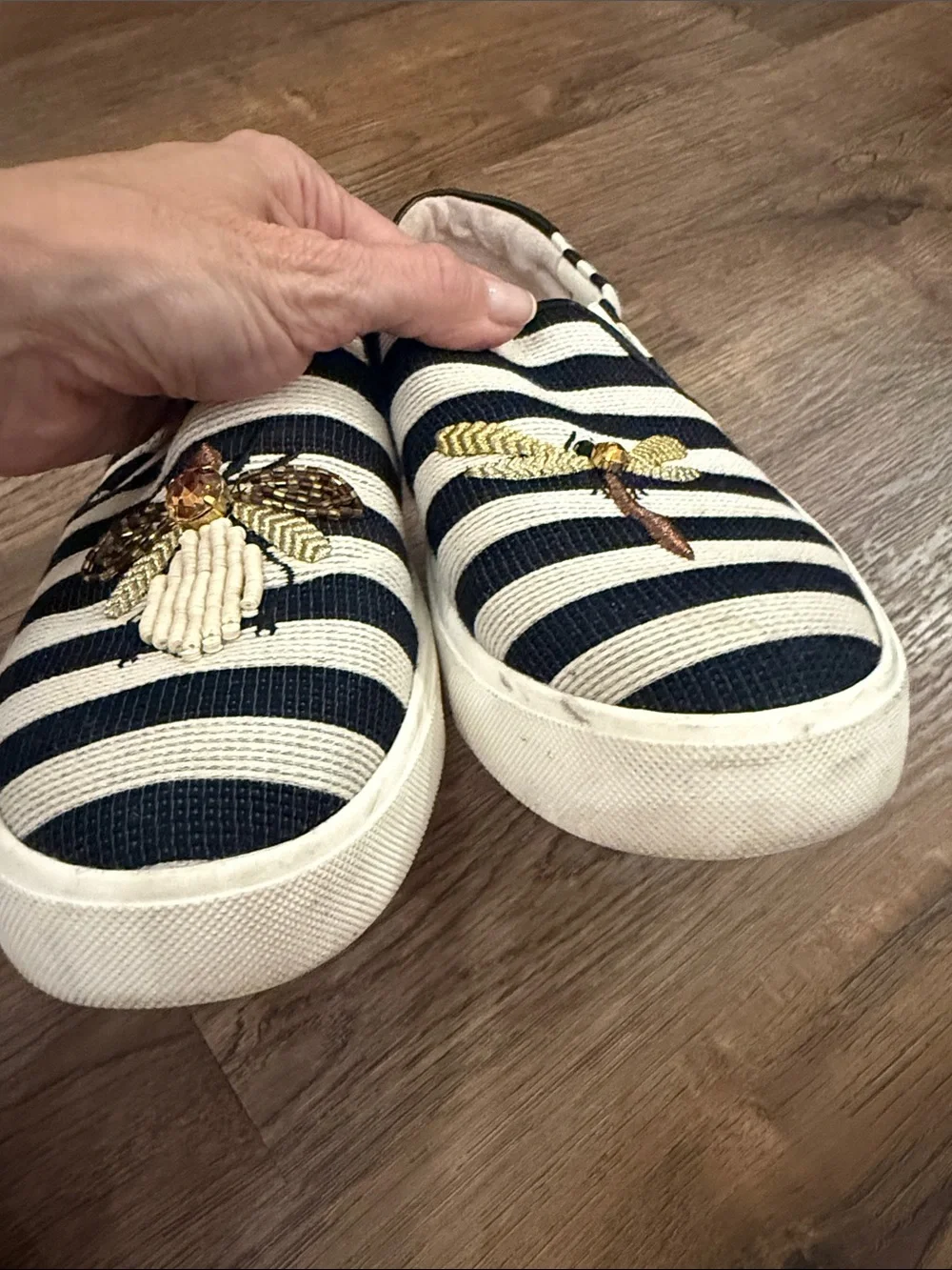 Sam Edelman Black & White Striped Slip-On Sneakers Embroidered bee Size 7.5